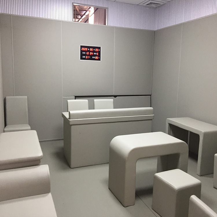 湖北襄陽(yáng)審訊室墻面軟包防撞桌椅家具